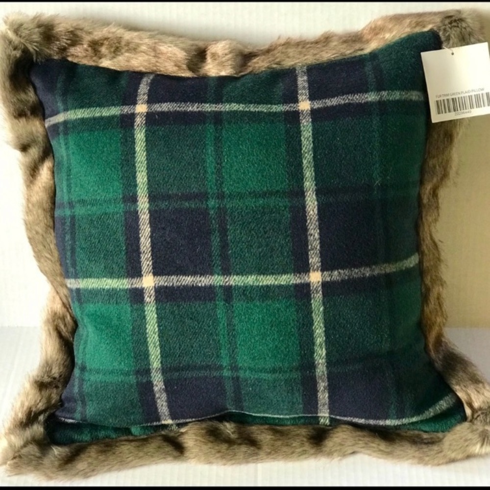 NWT Plaid flannel print throw pillow with fur trim.